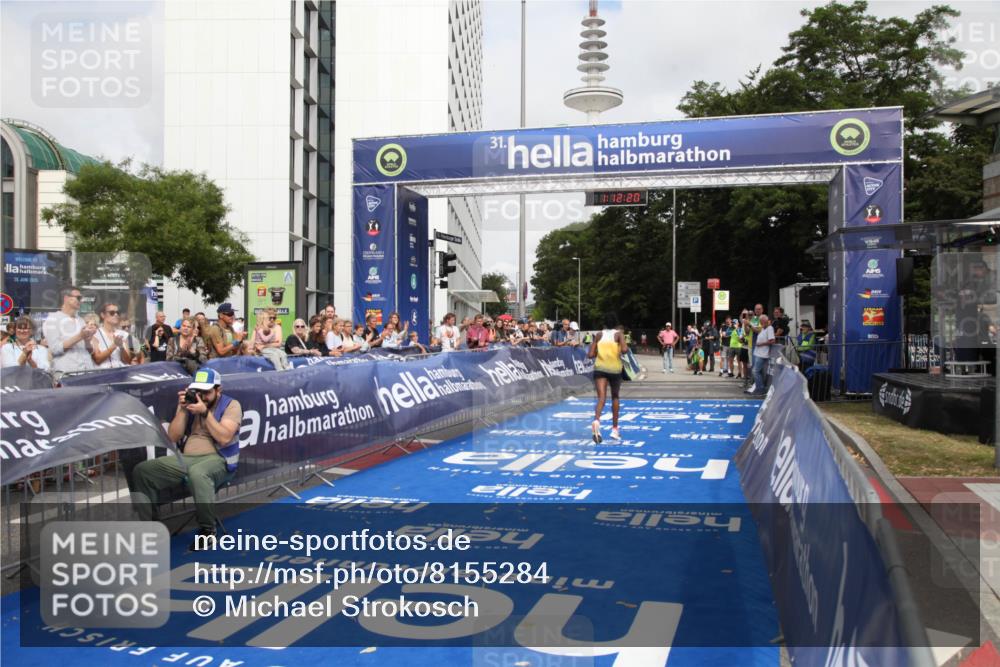 29.06.2025 - hella hamburg halbmarathon Michael Strokosch http://msf.ph/oto/8155284 29.06.2025 10:12:24 Ziel 39, 47 meine-sportfotos.de