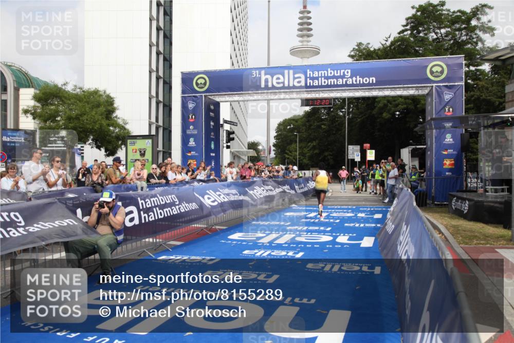 29.06.2025 - hella hamburg halbmarathon Michael Strokosch http://msf.ph/oto/8155289 29.06.2025 10:12:24 Ziel 39, 47 meine-sportfotos.de