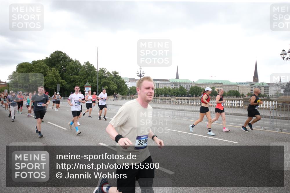 29.06.2025 - hella hamburg halbmarathon Jannik Wohlers http://msf.ph/oto/8155300 29.06.2025 10:53:40 Lombardsbrücke 1017, 1263, 1687, 1744, 1779, 1789, 2372, 2600, 2761, 2854, 3079, 3187, 3188, 3249, 3465, 3467, 3557, 4323, 4685, 4838, 5804, 5817, 5898, 5964, 6192, 6468, 6583, 6987, 6988, 7614, 8867, 8924, 9138, 9203, 9503, 9572, 10207, 11390, 11472, 11769, 11785, 11830, 12283, 12429, 12611, 12898, 13034, 13350, 13368, 13850, 14171, 14177, 14386, 14416, 14596, 14665, 14904, 15318, 15791, 16691, 16839, 16888, 16930, 17309, 17487, 17622, 18348, 18365, 18904, 19019 meine-sportfotos.de