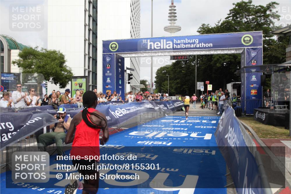 29.06.2025 - hella hamburg halbmarathon Michael Strokosch http://msf.ph/oto/8155301 29.06.2025 10:12:25 Ziel 39, 47 meine-sportfotos.de