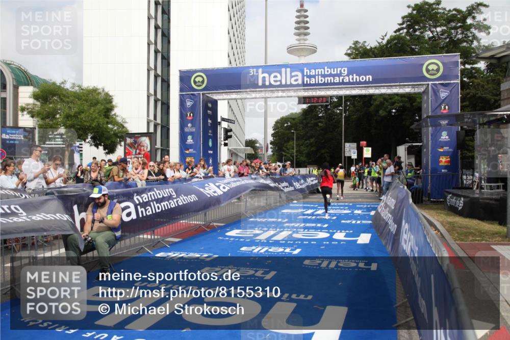 29.06.2025 - hella hamburg halbmarathon Michael Strokosch http://msf.ph/oto/8155310 29.06.2025 10:12:27 Ziel 39, 47 meine-sportfotos.de