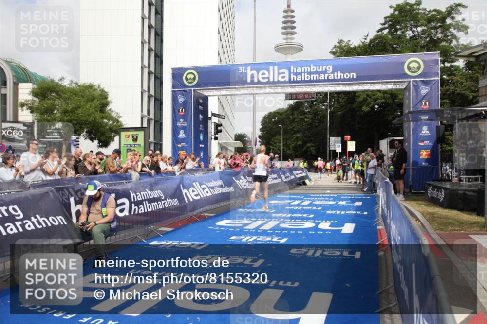 29.06.2025 - hella hamburg halbmarathon Michael Strokosch http://msf.ph/oto/8155320 29.06.2025 10:12:45 Ziel 28 meine-sportfotos.de