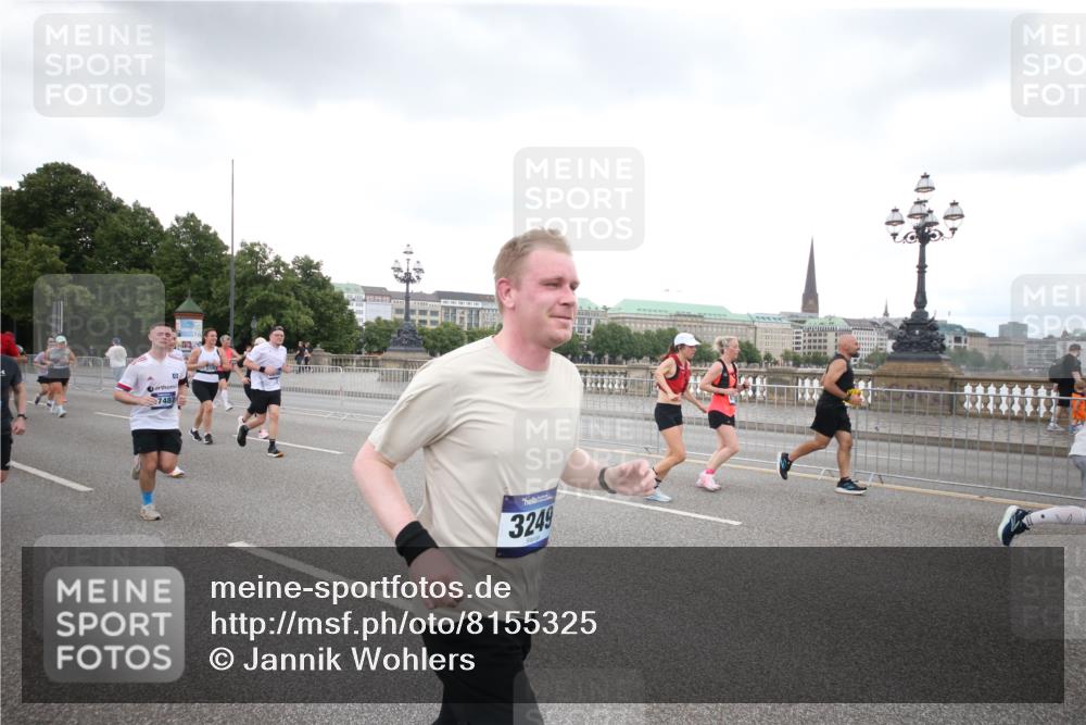 29.06.2025 - hella hamburg halbmarathon Jannik Wohlers http://msf.ph/oto/8155325 29.06.2025 10:53:40 Lombardsbrücke 1017, 1263, 1687, 1744, 1779, 1789, 2372, 2600, 2761, 2854, 3079, 3187, 3188, 3249, 3465, 3467, 3557, 4323, 4685, 4838, 5804, 5817, 5898, 5964, 6192, 6468, 6583, 6987, 6988, 7614, 8867, 8924, 9138, 9203, 9503, 9572, 10207, 11390, 11472, 11769, 11785, 11830, 12283, 12429, 12611, 12898, 13034, 13350, 13368, 13850, 14171, 14177, 14386, 14416, 14596, 14665, 14904, 15318, 15791, 16691, 16839, 16888, 16930, 17309, 17487, 17622, 18348, 18365, 18904, 19019 meine-sportfotos.de
