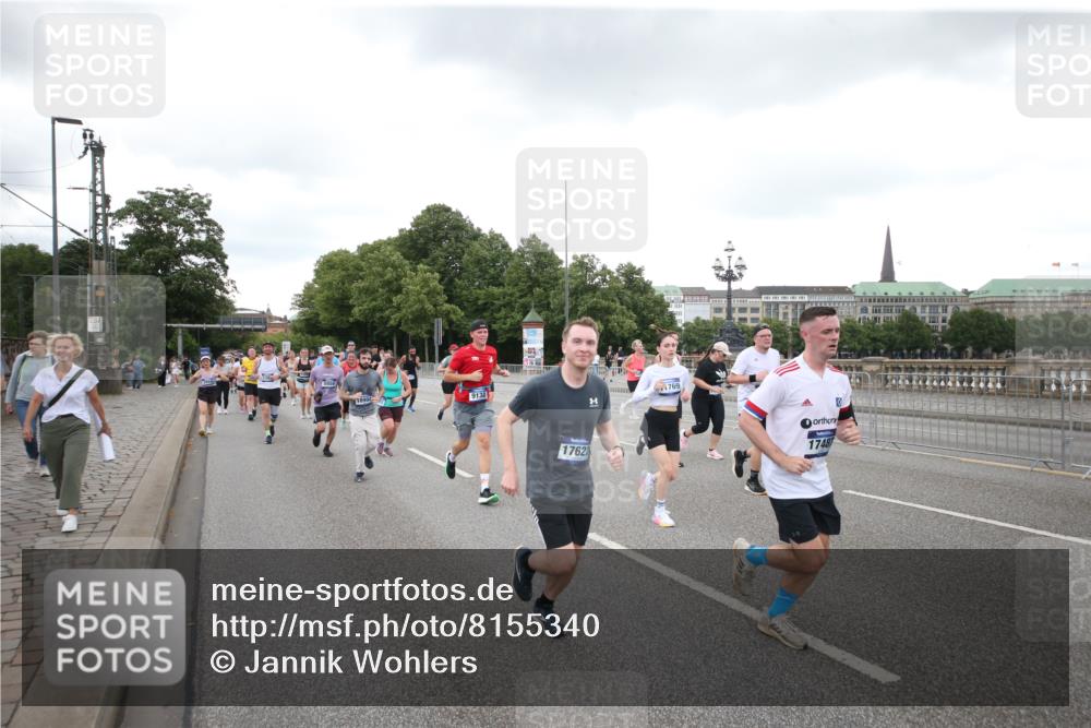 29.06.2025 - hella hamburg halbmarathon Jannik Wohlers http://msf.ph/oto/8155340 29.06.2025 10:53:41 Lombardsbrücke 1017, 1263, 1744, 1779, 1789, 2372, 2600, 2761, 2854, 3079, 3187, 3188, 3249, 3465, 3467, 3557, 4323, 4685, 4838, 5514, 5804, 5817, 5898, 5964, 6192, 6468, 6583, 6987, 6988, 8867, 8924, 9138, 9203, 9503, 9572, 10207, 11390, 11472, 11769, 11785, 11830, 12283, 12429, 12611, 12898, 13034, 13350, 13368, 13850, 14171, 14177, 14386, 14416, 14596, 14665, 14904, 15318, 15791, 16117, 16691, 16839, 16888, 16930, 17487, 17622, 18093, 18348, 18365, 18904, 19019 meine-sportfotos.de