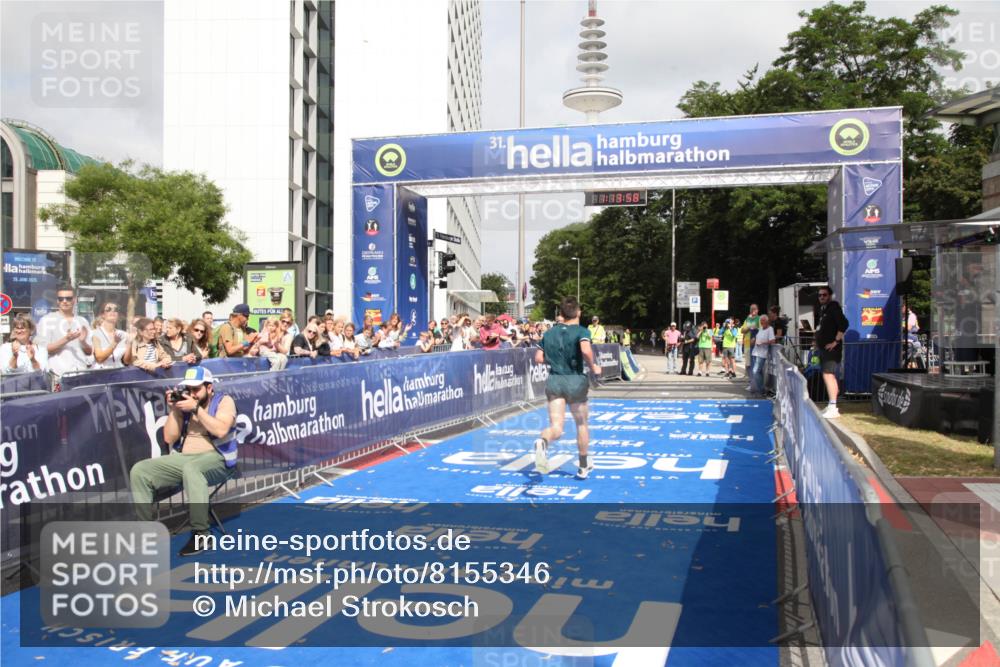 29.06.2025 - hella hamburg halbmarathon Michael Strokosch http://msf.ph/oto/8155346 29.06.2025 10:14:01 Ziel 31, 42, 14689 meine-sportfotos.de