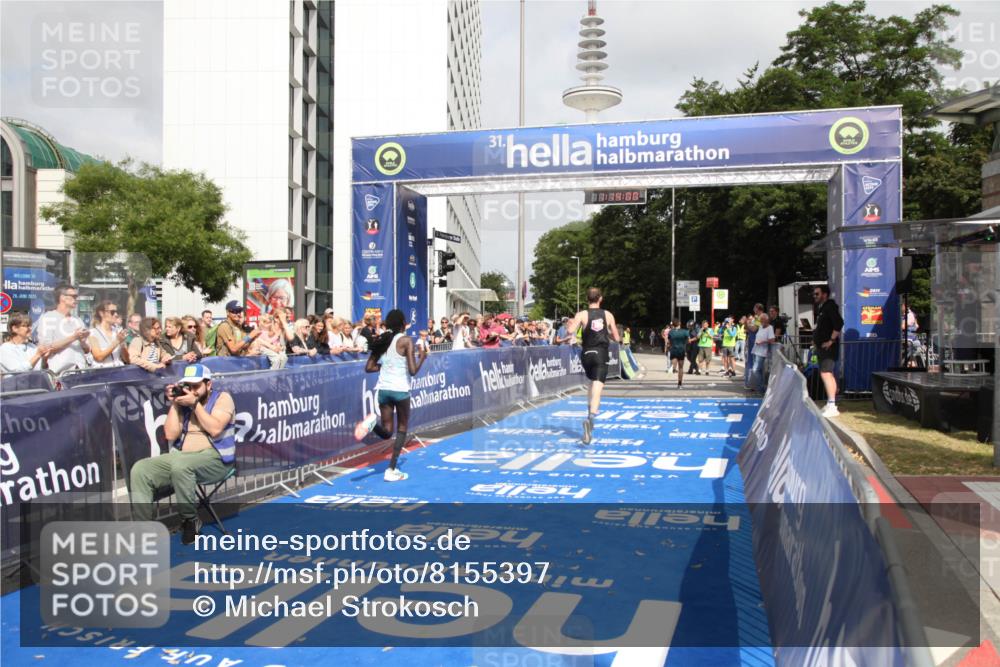 29.06.2025 - hella hamburg halbmarathon Michael Strokosch http://msf.ph/oto/8155397 29.06.2025 10:14:04 Ziel 31, 42, 14689 meine-sportfotos.de