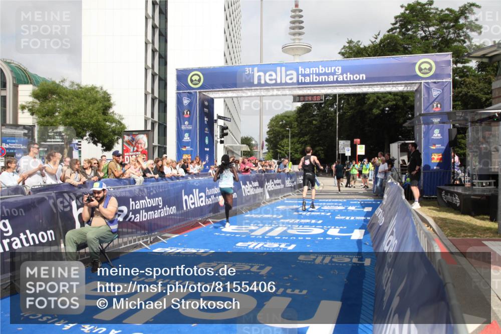 29.06.2025 - hella hamburg halbmarathon Michael Strokosch http://msf.ph/oto/8155406 29.06.2025 10:14:04 Ziel 31, 42, 14689 meine-sportfotos.de