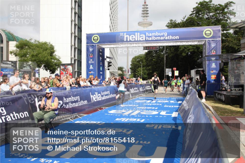 29.06.2025 - hella hamburg halbmarathon Michael Strokosch http://msf.ph/oto/8155418 29.06.2025 10:14:05 Ziel 31, 42, 14689 meine-sportfotos.de