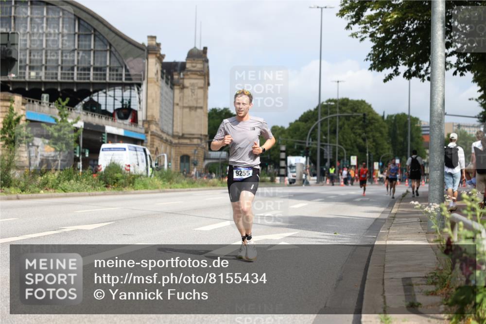 29.06.2025 - hella hamburg halbmarathon Yannick Fuchs http://msf.ph/oto/8155434 29.06.2025 10:15:41 20KM 54, 9255, 11829, 12678, 14302, 16245, 18848 meine-sportfotos.de