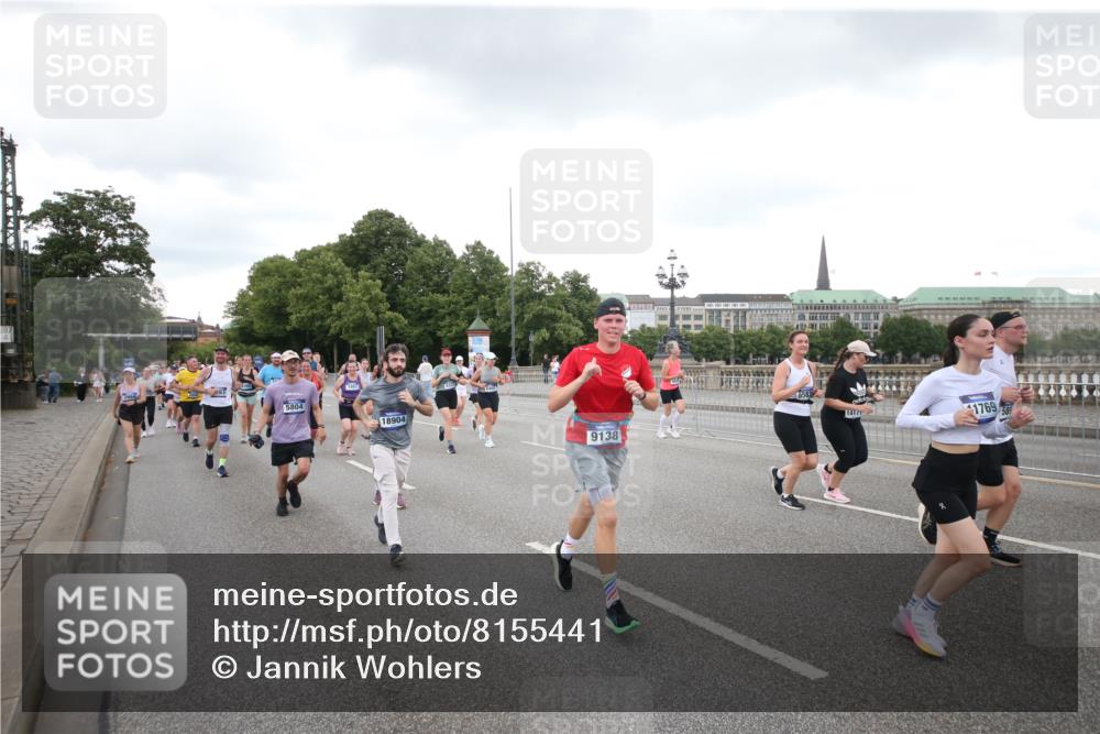 29.06.2025 - hella hamburg halbmarathon Jannik Wohlers http://msf.ph/oto/8155441 29.06.2025 10:53:42 Lombardsbrücke 1017, 1263, 1744, 1779, 1789, 2372, 2600, 2761, 2854, 3079, 3187, 3188, 3249, 3465, 3467, 3557, 4323, 4685, 4838, 5514, 5804, 5817, 5898, 5964, 6192, 6468, 6583, 6987, 6988, 7874, 8867, 8924, 9138, 9203, 9503, 10207, 11390, 11472, 11769, 11785, 11830, 12283, 12429, 12611, 12898, 13034, 13350, 13368, 13850, 14171, 14177, 14386, 14416, 14596, 14665, 14904, 15318, 15791, 16117, 16628, 16691, 16839, 16888, 16930, 17487, 17622, 18093, 18348, 18365, 18431, 18904, 19019 meine-sportfotos.de