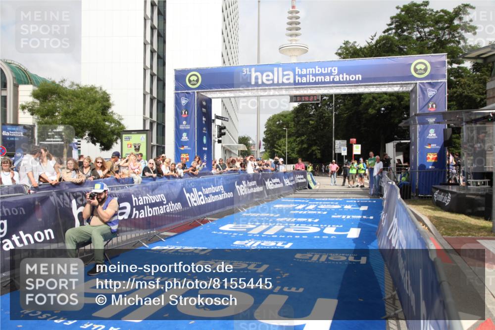 29.06.2025 - hella hamburg halbmarathon Michael Strokosch http://msf.ph/oto/8155445 29.06.2025 10:14:31 Ziel 19227 meine-sportfotos.de