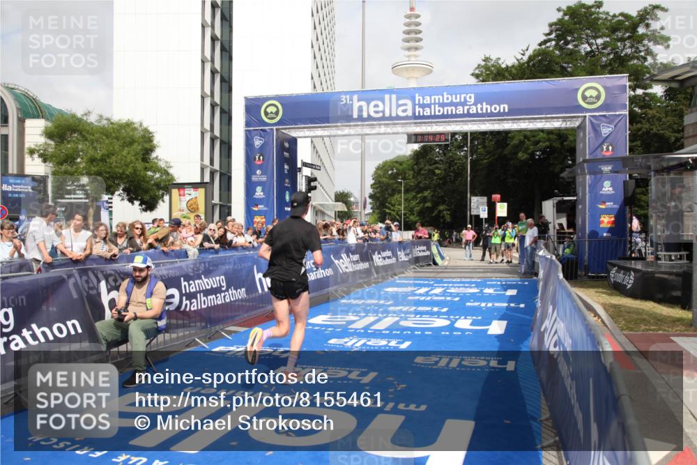 29.06.2025 - hella hamburg halbmarathon Michael Strokosch http://msf.ph/oto/8155461 29.06.2025 10:14:33 Ziel 19227 meine-sportfotos.de