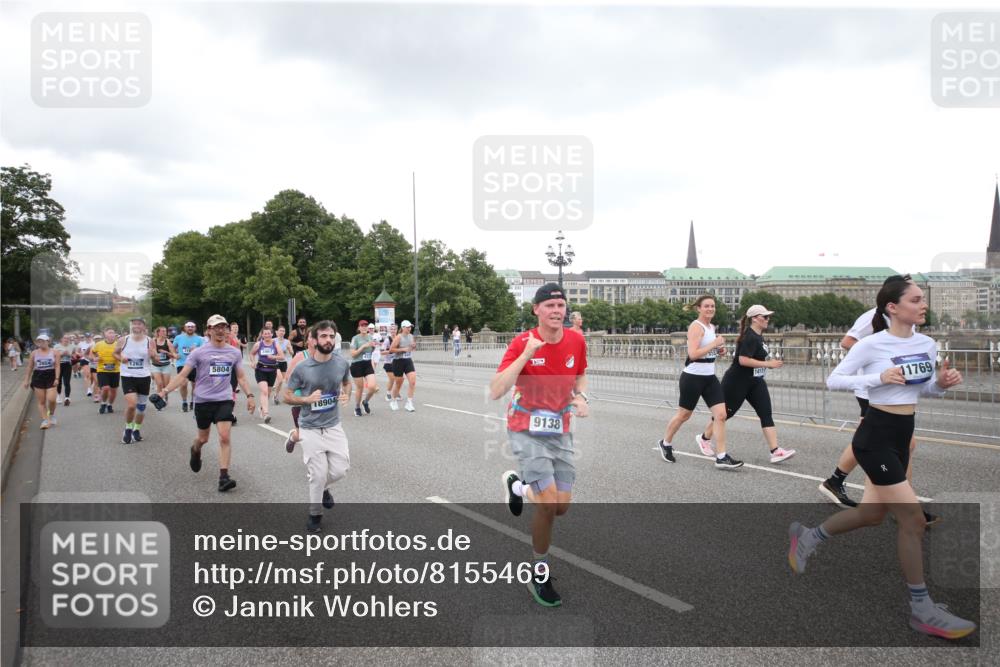 29.06.2025 - hella hamburg halbmarathon Jannik Wohlers http://msf.ph/oto/8155469 29.06.2025 10:53:43 Lombardsbrücke 1017, 1263, 1744, 1762, 1779, 1789, 2372, 2600, 2761, 2854, 3079, 3187, 3188, 3249, 3465, 3467, 3557, 4323, 4685, 4838, 5514, 5804, 5817, 5898, 6192, 6468, 6583, 6987, 6988, 7498, 7874, 7946, 8867, 9138, 9203, 10207, 11472, 11769, 11785, 11830, 12283, 12429, 12611, 12898, 12923, 13034, 13350, 13368, 13850, 14171, 14177, 14386, 14416, 14596, 14904, 15318, 15791, 16117, 16628, 16691, 16839, 16888, 16930, 17487, 17622, 18093, 18348, 18365, 18431, 18904, 19019 meine-sportfotos.de