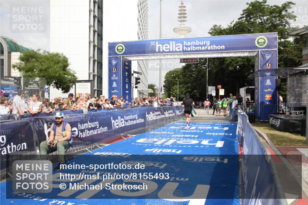 29.06.2025 - hella hamburg halbmarathon Michael Strokosch http://msf.ph/oto/8155493 29.06.2025 10:14:35 Ziel 19227 meine-sportfotos.de