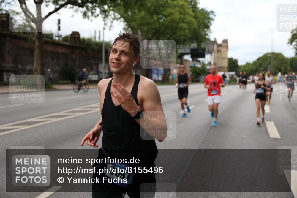 29.06.2025 - hella hamburg halbmarathon Yannick Fuchs http://msf.ph/oto/8155496 29.06.2025 10:38:04 20KM 3109, 3116, 3124, 3146, 3437, 3697, 3928, 4080, 5506, 5692, 6495, 7093, 7185, 7451, 8218, 8664, 8900, 9043, 9114, 9931, 10246, 10493, 11153, 11648, 11778, 11848, 12327, 12438, 12623, 12657, 13348, 13897, 14690, 15383, 15932, 16105, 16648, 16720, 16997, 17391, 17403, 17516, 18678, 18775, 18942, 19051, 19090 meine-sportfotos.de