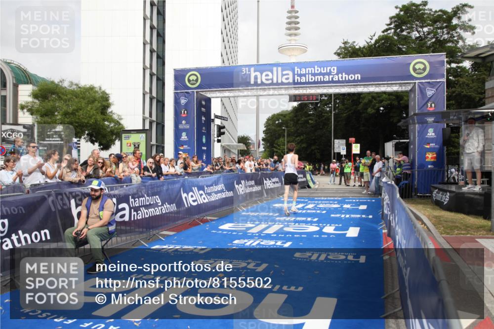 29.06.2025 - hella hamburg halbmarathon Michael Strokosch http://msf.ph/oto/8155502 29.06.2025 10:15:37 Ziel 12673 meine-sportfotos.de
