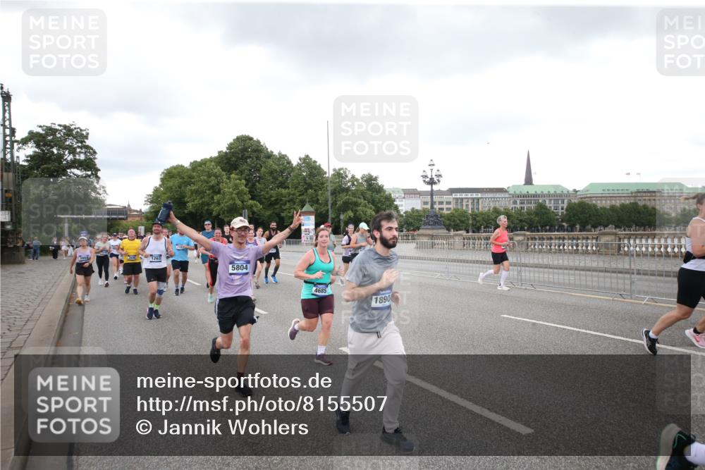 29.06.2025 - hella hamburg halbmarathon Jannik Wohlers http://msf.ph/oto/8155507 29.06.2025 10:53:43 Lombardsbrücke 1017, 1263, 1744, 1762, 1779, 1789, 2372, 2600, 2761, 2854, 3079, 3187, 3188, 3249, 3465, 3467, 3557, 4323, 4685, 4838, 5514, 5804, 5817, 5898, 6192, 6468, 6583, 6987, 6988, 7498, 7874, 7946, 8867, 9138, 9203, 10207, 11472, 11769, 11785, 11830, 12283, 12429, 12611, 12898, 12923, 13034, 13350, 13368, 13850, 14171, 14177, 14386, 14416, 14596, 14904, 15318, 15791, 16117, 16628, 16691, 16839, 16888, 16930, 17487, 17622, 18093, 18348, 18365, 18431, 18904, 19019 meine-sportfotos.de