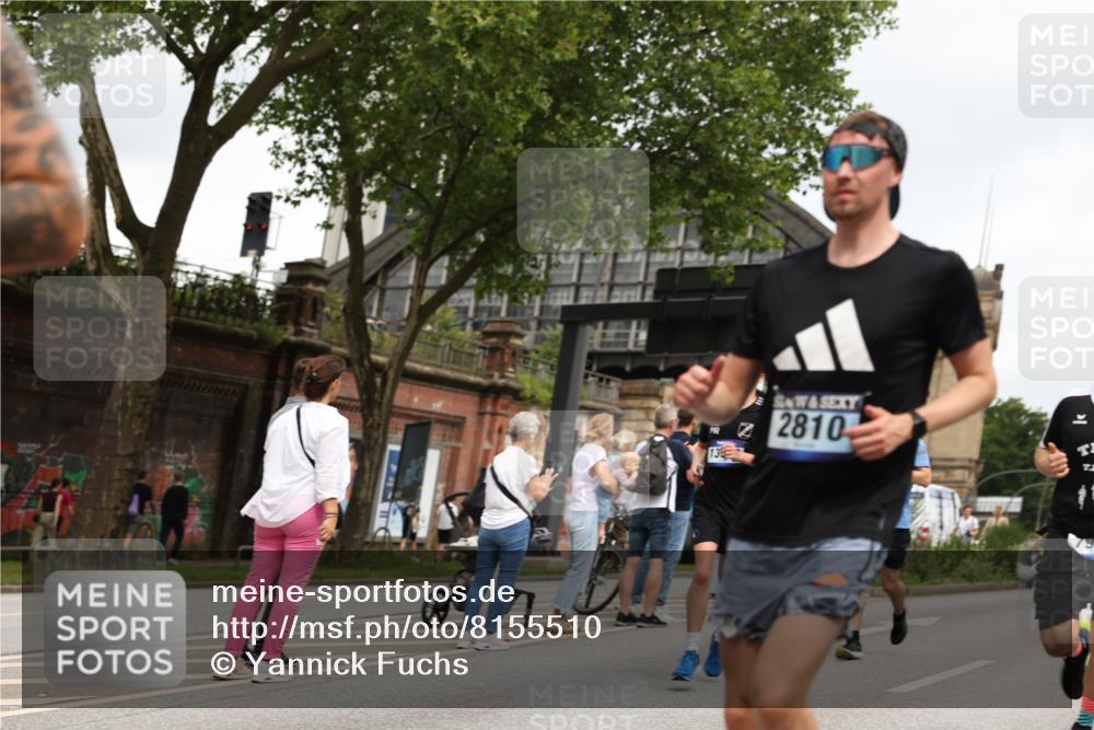 29.06.2025 - hella hamburg halbmarathon Yannick Fuchs http://msf.ph/oto/8155510 29.06.2025 10:58:15 20KM 2810, 3919, 4542, 6100, 7042, 7907, 8171, 8810, 8890, 9680, 9816, 10694, 11960, 12479, 12646, 13503, 13542, 13901, 14225, 14822, 14970, 15698, 15797, 16594, 16753, 17112, 17150, 17533, 17685, 17686, 18321, 18395, 18581, 18739, 19240 meine-sportfotos.de