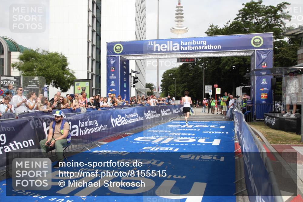 29.06.2025 - hella hamburg halbmarathon Michael Strokosch http://msf.ph/oto/8155515 29.06.2025 10:15:38 Ziel 12673 meine-sportfotos.de
