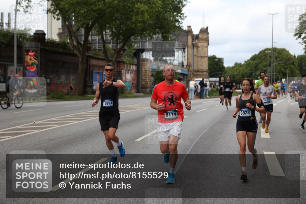 29.06.2025 - hella hamburg halbmarathon Yannick Fuchs http://msf.ph/oto/8155529 29.06.2025 10:38:04 20KM 3109, 3116, 3124, 3146, 3437, 3697, 3928, 4080, 5506, 5692, 6495, 7093, 7185, 7451, 8218, 8664, 8900, 9043, 9114, 9931, 10246, 10493, 11153, 11648, 11778, 11848, 12327, 12438, 12623, 12657, 13348, 13897, 14690, 15383, 15932, 16105, 16648, 16720, 16997, 17391, 17403, 17516, 18678, 18775, 18942, 19051, 19090 meine-sportfotos.de