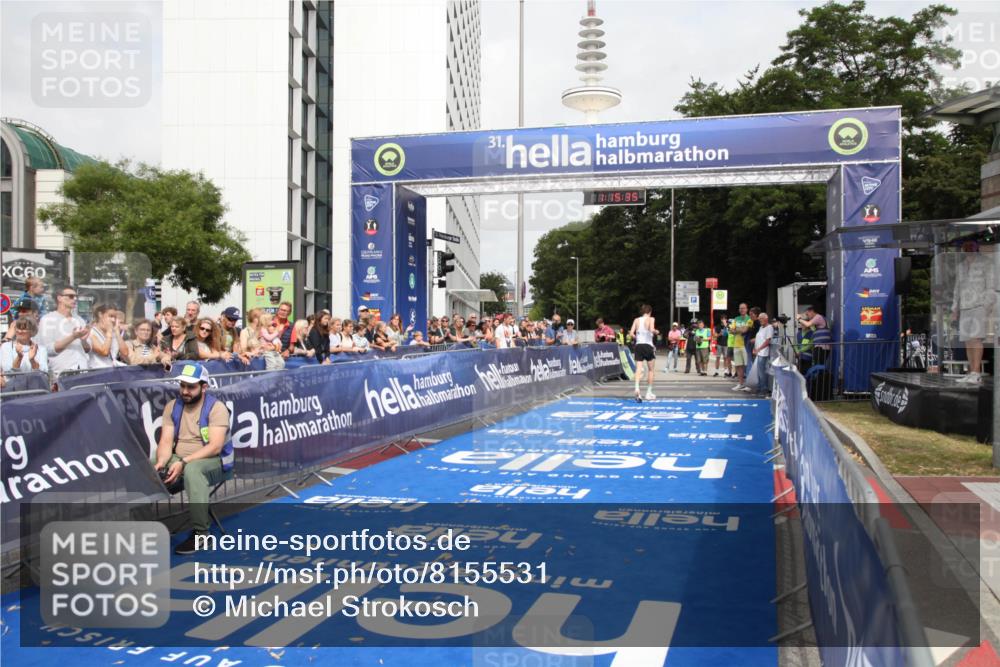29.06.2025 - hella hamburg halbmarathon Michael Strokosch http://msf.ph/oto/8155531 29.06.2025 10:15:39 Ziel 12673 meine-sportfotos.de