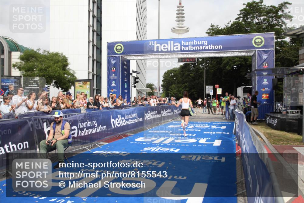 29.06.2025 - hella hamburg halbmarathon Michael Strokosch http://msf.ph/oto/8155543 29.06.2025 10:15:50 Ziel 45 meine-sportfotos.de