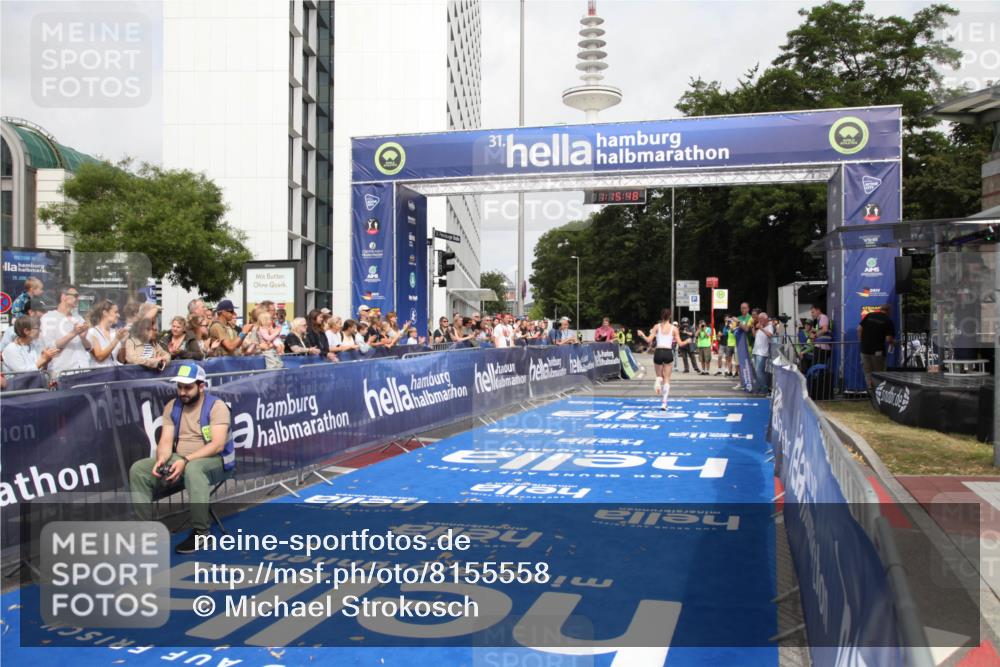 29.06.2025 - hella hamburg halbmarathon Michael Strokosch http://msf.ph/oto/8155558 29.06.2025 10:15:52 Ziel 45 meine-sportfotos.de