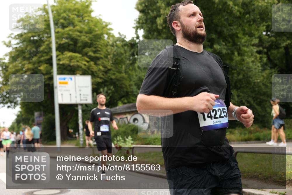 29.06.2025 - hella hamburg halbmarathon Yannick Fuchs http://msf.ph/oto/8155563 29.06.2025 10:58:16 20KM 2810, 3919, 4542, 6100, 7042, 7907, 8171, 8810, 8890, 9254, 9680, 9816, 10694, 11960, 12479, 12646, 13503, 13542, 13901, 14225, 14822, 14970, 15698, 15797, 16594, 16753, 17112, 17150, 17533, 18321, 18395, 18739, 19240 meine-sportfotos.de