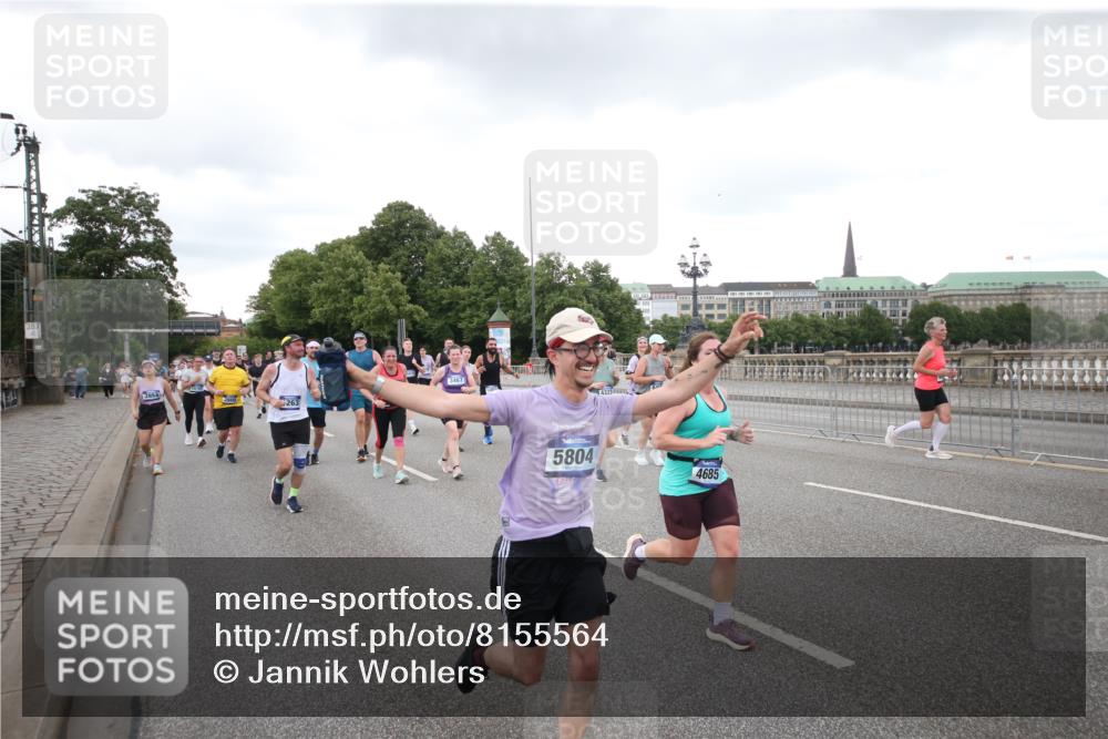 29.06.2025 - hella hamburg halbmarathon Jannik Wohlers http://msf.ph/oto/8155564 29.06.2025 10:53:44 Lombardsbrücke 1017, 1263, 1762, 1779, 1789, 2372, 2600, 2761, 2854, 3079, 3187, 3188, 3249, 3465, 3467, 3557, 4323, 4685, 4838, 5157, 5514, 5804, 5817, 5898, 6468, 6583, 6987, 6988, 7498, 7874, 7946, 8867, 9138, 9203, 10207, 11472, 11769, 11785, 11830, 12429, 12611, 12898, 12923, 13034, 13350, 13368, 13850, 14171, 14177, 14386, 14416, 14596, 14904, 15318, 15791, 16117, 16628, 16691, 16839, 16888, 16930, 17487, 17622, 18093, 18348, 18431, 18904, 19019 meine-sportfotos.de
