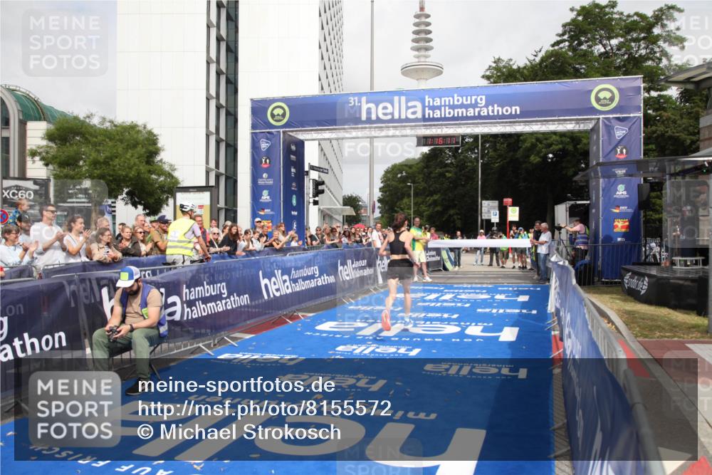 29.06.2025 - hella hamburg halbmarathon Michael Strokosch http://msf.ph/oto/8155572 29.06.2025 10:16:15 Ziel 50 meine-sportfotos.de