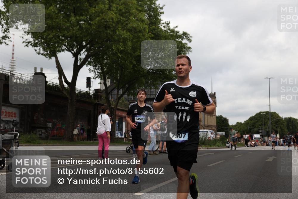 29.06.2025 - hella hamburg halbmarathon Yannick Fuchs http://msf.ph/oto/8155602 29.06.2025 10:58:16 20KM 2810, 3919, 4542, 6100, 7042, 7907, 8171, 8810, 8890, 9254, 9680, 9816, 10694, 11960, 12479, 12646, 13503, 13542, 13901, 14225, 14822, 14970, 15698, 15797, 16594, 16753, 17112, 17150, 17533, 18321, 18395, 18739, 19240 meine-sportfotos.de