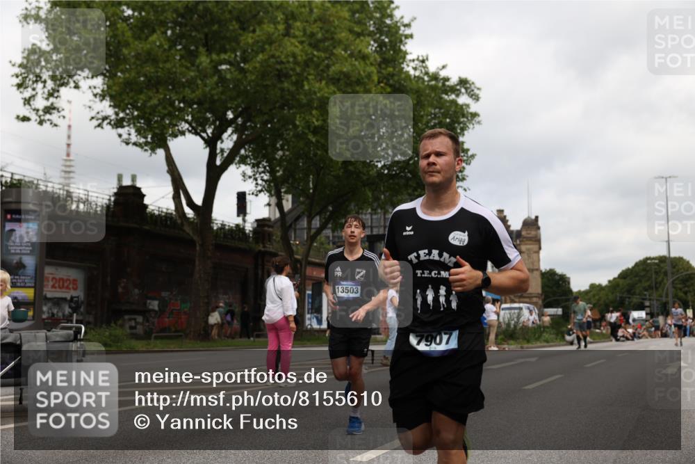 29.06.2025 - hella hamburg halbmarathon Yannick Fuchs http://msf.ph/oto/8155610 29.06.2025 10:58:17 20KM 2810, 3919, 4542, 6100, 7042, 7474, 7907, 8171, 8810, 8890, 9254, 9680, 9816, 10694, 11960, 12479, 12646, 13503, 13542, 13901, 14225, 14822, 14970, 15698, 15797, 16594, 16753, 17112, 17150, 17533, 18321, 18395, 18440, 18739, 19240 meine-sportfotos.de