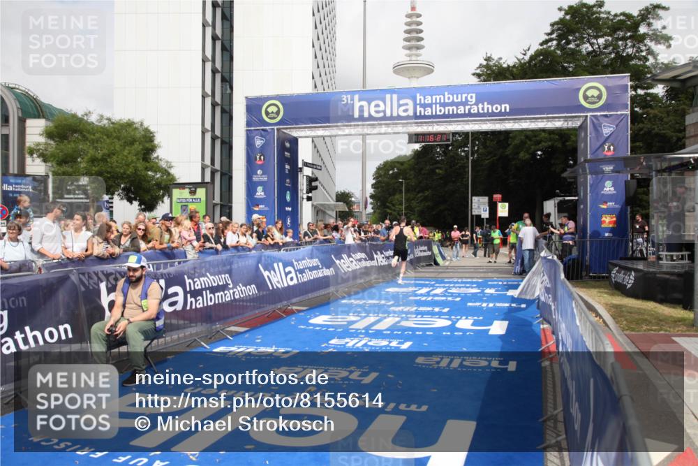 29.06.2025 - hella hamburg halbmarathon Michael Strokosch http://msf.ph/oto/8155614 29.06.2025 10:16:25 Ziel 11409 meine-sportfotos.de