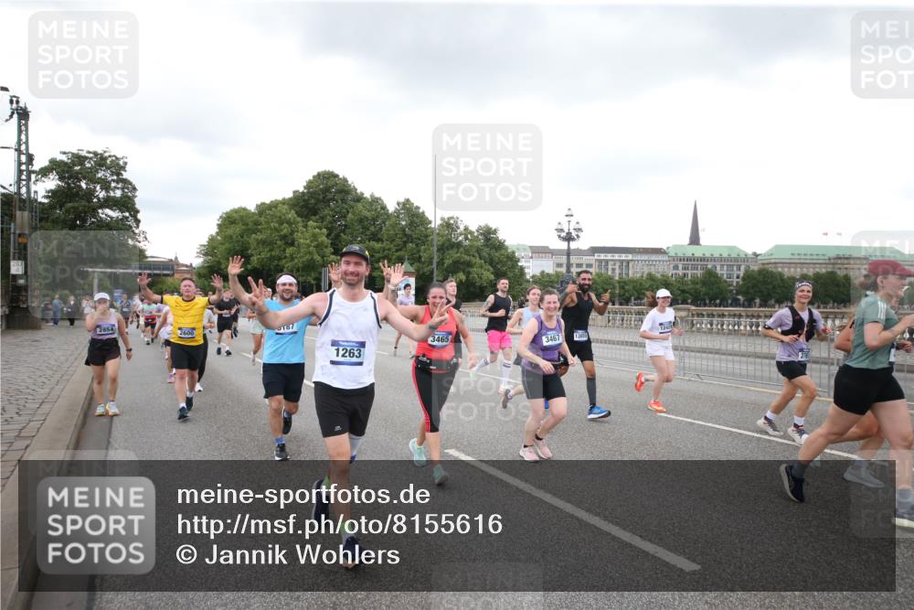 29.06.2025 - hella hamburg halbmarathon Jannik Wohlers http://msf.ph/oto/8155616 29.06.2025 10:53:46 Lombardsbrücke 1263, 1762, 1779, 1789, 1822, 2600, 2761, 2854, 3079, 3187, 3188, 3249, 3364, 3465, 3467, 3557, 4323, 4685, 4838, 5157, 5309, 5514, 5804, 5817, 5898, 6468, 6583, 6987, 6988, 7498, 7874, 7946, 8867, 9138, 9203, 10207, 11354, 11769, 11785, 11830, 12429, 12898, 12923, 13034, 13368, 13850, 14171, 14177, 14386, 14416, 14596, 14655, 14904, 15318, 15791, 16117, 16628, 16691, 16839, 16888, 16930, 17487, 17622, 18093, 18431, 18904, 19019 meine-sportfotos.de