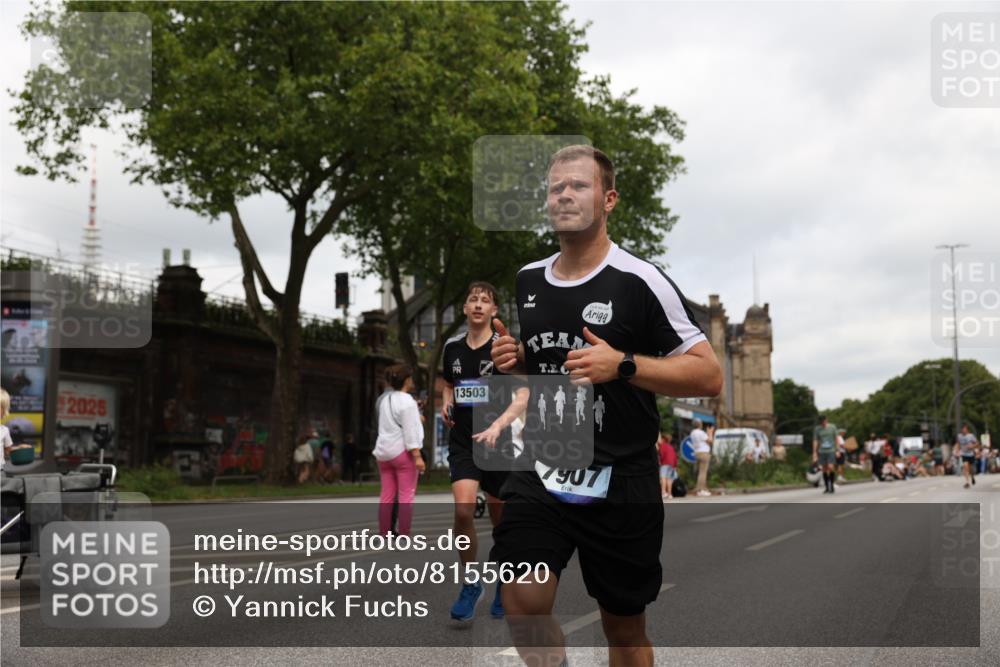 29.06.2025 - hella hamburg halbmarathon Yannick Fuchs http://msf.ph/oto/8155620 29.06.2025 10:58:17 20KM 2810, 3919, 4542, 6100, 7042, 7474, 7907, 8171, 8810, 8890, 9254, 9680, 9816, 10694, 11960, 12479, 12646, 13503, 13542, 13901, 14225, 14822, 14970, 15698, 15797, 16594, 16753, 17112, 17150, 17533, 18321, 18395, 18440, 18739, 19240 meine-sportfotos.de