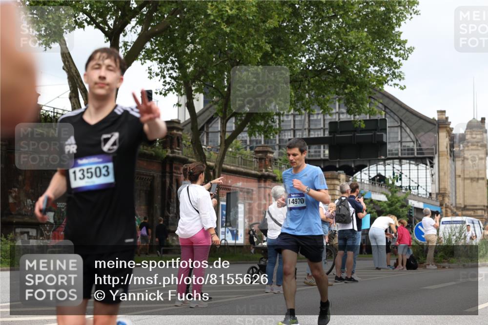 29.06.2025 - hella hamburg halbmarathon Yannick Fuchs http://msf.ph/oto/8155626 29.06.2025 10:58:17 20KM 2810, 3919, 4542, 6100, 7042, 7474, 7907, 8171, 8810, 8890, 9254, 9680, 9816, 10694, 11960, 12479, 12646, 13503, 13542, 13901, 14225, 14822, 14970, 15698, 15797, 16594, 16753, 17112, 17150, 17533, 18321, 18395, 18440, 18739, 19240 meine-sportfotos.de