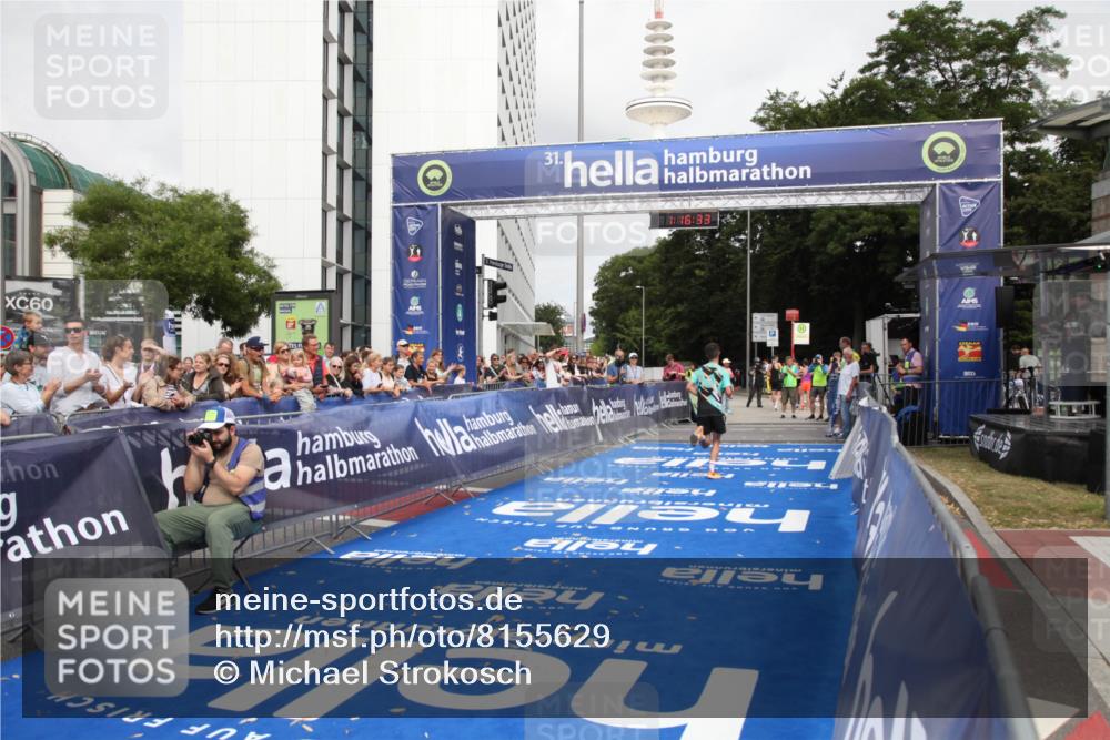 29.06.2025 - hella hamburg halbmarathon Michael Strokosch http://msf.ph/oto/8155629 29.06.2025 10:16:37 Ziel 3944, 11864 meine-sportfotos.de