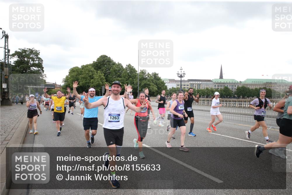 29.06.2025 - hella hamburg halbmarathon Jannik Wohlers http://msf.ph/oto/8155633 29.06.2025 10:53:46 Lombardsbrücke 1263, 1762, 1779, 1789, 1822, 2600, 2761, 2854, 3079, 3187, 3188, 3249, 3364, 3465, 3467, 3557, 4323, 4685, 4838, 5157, 5309, 5514, 5804, 5817, 5898, 6468, 6583, 6987, 6988, 7498, 7874, 7946, 8867, 9138, 9203, 10207, 11354, 11769, 11785, 11830, 12429, 12898, 12923, 13034, 13368, 13850, 14171, 14177, 14386, 14416, 14596, 14655, 14904, 15318, 15791, 16117, 16628, 16691, 16839, 16888, 16930, 17487, 17622, 18093, 18431, 18904, 19019 meine-sportfotos.de