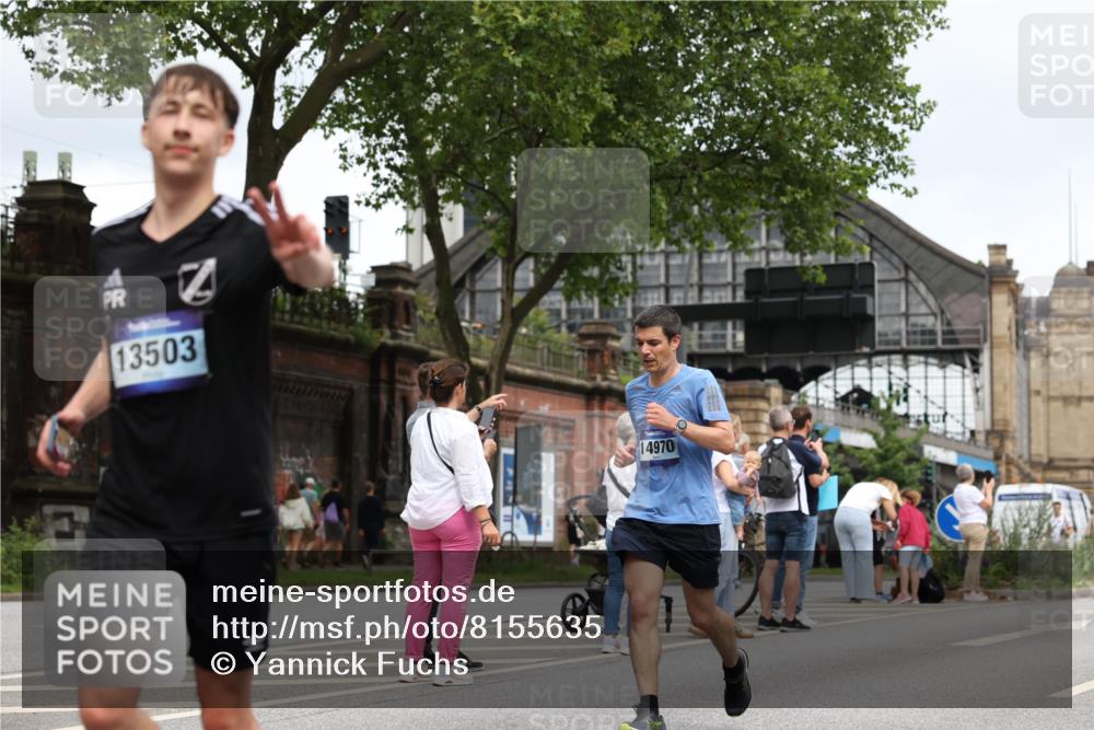29.06.2025 - hella hamburg halbmarathon Yannick Fuchs http://msf.ph/oto/8155635 29.06.2025 10:58:17 20KM 2810, 3919, 4542, 6100, 7042, 7474, 7907, 8171, 8810, 8890, 9254, 9680, 9816, 10694, 11960, 12479, 12646, 13503, 13542, 13901, 14225, 14822, 14970, 15698, 15797, 16594, 16753, 17112, 17150, 17533, 18321, 18395, 18440, 18739, 19240 meine-sportfotos.de