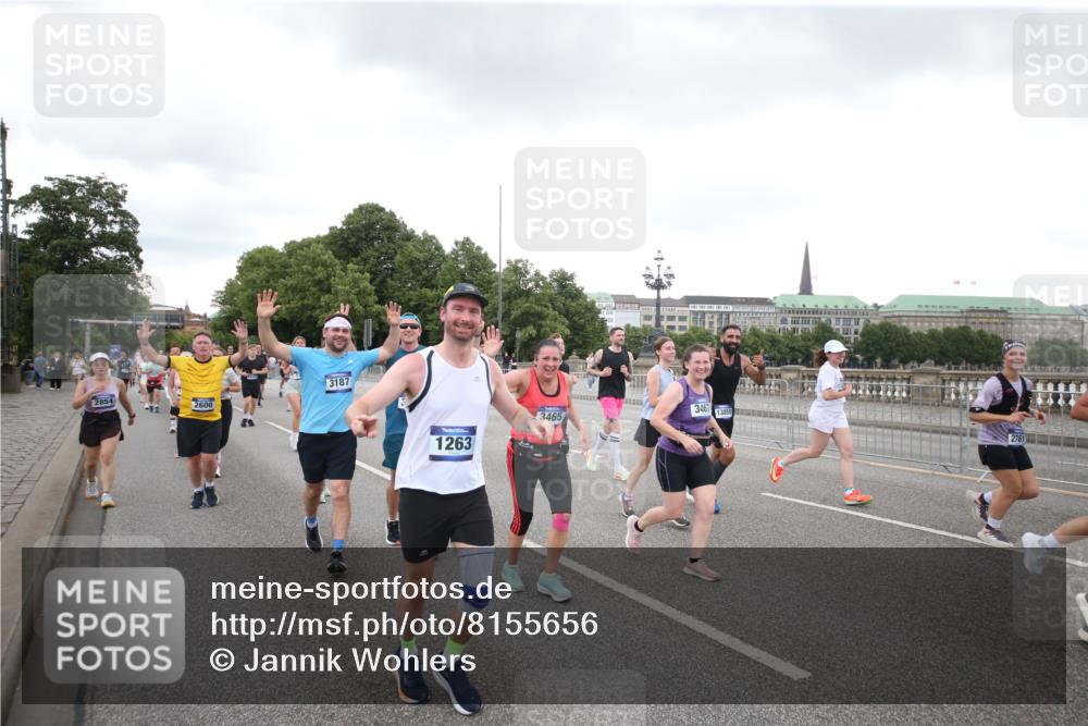 29.06.2025 - hella hamburg halbmarathon Jannik Wohlers http://msf.ph/oto/8155656 29.06.2025 10:53:46 Lombardsbrücke 1263, 1762, 1779, 1789, 1822, 2600, 2761, 2854, 3079, 3187, 3188, 3249, 3364, 3465, 3467, 3557, 4323, 4685, 4838, 5157, 5309, 5514, 5804, 5817, 5898, 6468, 6583, 6987, 6988, 7498, 7874, 7946, 8867, 9138, 9203, 10207, 11354, 11769, 11785, 11830, 12429, 12898, 12923, 13034, 13368, 13850, 14171, 14177, 14386, 14416, 14596, 14655, 14904, 15318, 15791, 16117, 16628, 16691, 16839, 16888, 16930, 17487, 17622, 18093, 18431, 18904, 19019 meine-sportfotos.de