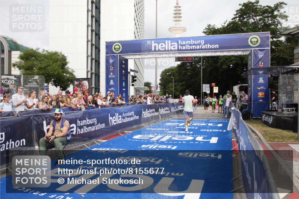 29.06.2025 - hella hamburg halbmarathon Michael Strokosch http://msf.ph/oto/8155677 29.06.2025 10:16:42 Ziel 11864 meine-sportfotos.de