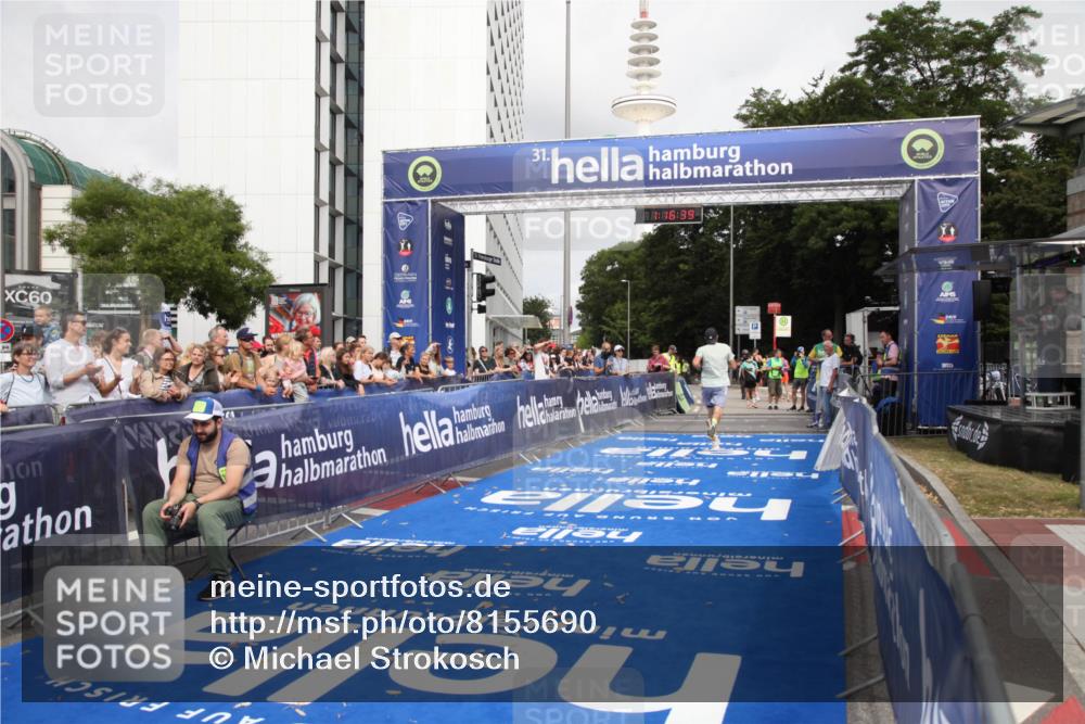 29.06.2025 - hella hamburg halbmarathon Michael Strokosch http://msf.ph/oto/8155690 29.06.2025 10:16:42 Ziel 11864 meine-sportfotos.de