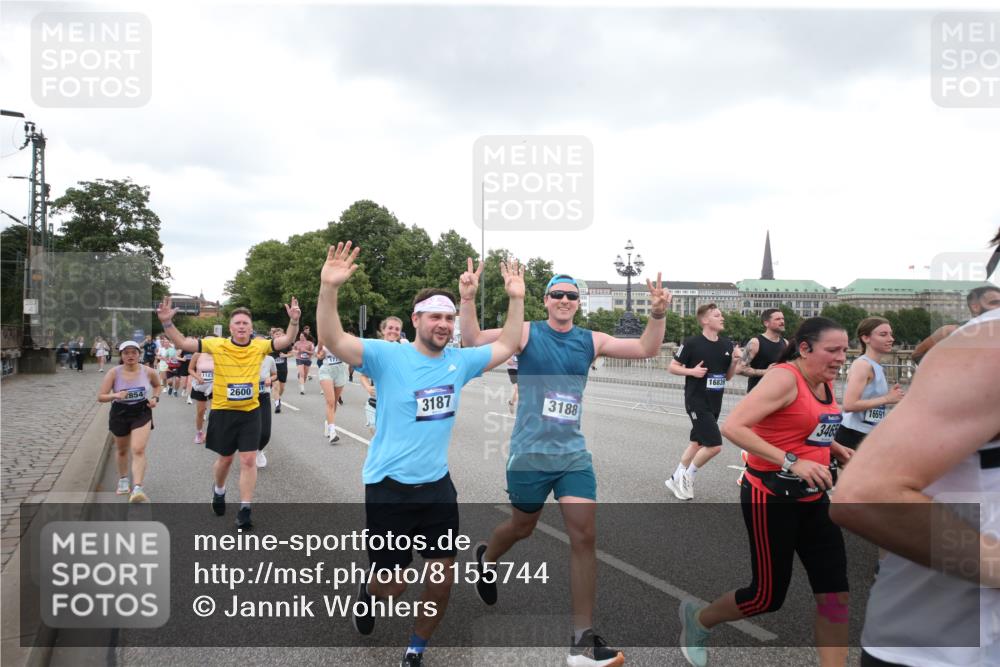29.06.2025 - hella hamburg halbmarathon Jannik Wohlers http://msf.ph/oto/8155744 29.06.2025 10:53:47 Lombardsbrücke 1263, 1762, 1779, 1822, 2600, 2761, 2854, 3079, 3187, 3188, 3249, 3364, 3465, 3467, 4323, 4685, 4838, 5157, 5309, 5514, 5804, 5817, 5898, 6468, 6583, 6987, 6988, 7498, 7670, 7874, 7946, 8867, 9138, 9203, 10207, 11354, 11769, 11785, 11830, 12429, 12898, 12923, 13034, 13368, 13850, 14171, 14177, 14386, 14416, 14596, 14655, 14904, 15318, 15791, 16117, 16628, 16691, 16839, 16888, 16930, 17487, 17622, 18093, 18431, 18904, 19019 meine-sportfotos.de
