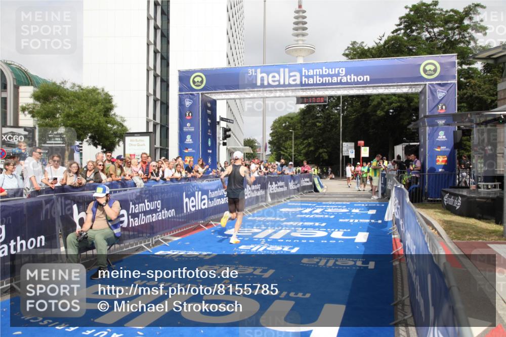 29.06.2025 - hella hamburg halbmarathon Michael Strokosch http://msf.ph/oto/8155785 29.06.2025 10:17:11 Ziel 4116 meine-sportfotos.de