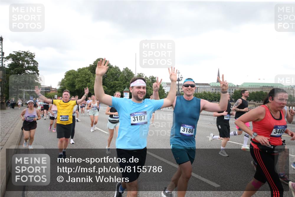 29.06.2025 - hella hamburg halbmarathon Jannik Wohlers http://msf.ph/oto/8155786 29.06.2025 10:53:47 Lombardsbrücke 1263, 1762, 1779, 1822, 2600, 2761, 2854, 3079, 3187, 3188, 3249, 3364, 3465, 3467, 4323, 4685, 4838, 5157, 5309, 5514, 5804, 5817, 5898, 6468, 6583, 6987, 6988, 7498, 7670, 7874, 7946, 8867, 9138, 9203, 10207, 11354, 11769, 11785, 11830, 12429, 12898, 12923, 13034, 13368, 13850, 14171, 14177, 14386, 14416, 14596, 14655, 14904, 15318, 15791, 16117, 16628, 16691, 16839, 16888, 16930, 17487, 17622, 18093, 18431, 18904, 19019 meine-sportfotos.de