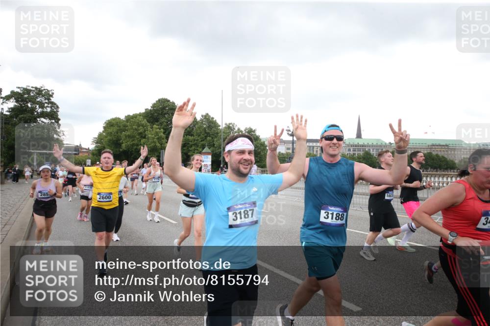 29.06.2025 - hella hamburg halbmarathon Jannik Wohlers http://msf.ph/oto/8155794 29.06.2025 10:53:47 Lombardsbrücke 1263, 1762, 1779, 1822, 2600, 2761, 2854, 3079, 3187, 3188, 3249, 3364, 3465, 3467, 4323, 4685, 4838, 5157, 5309, 5514, 5804, 5817, 5898, 6468, 6583, 6987, 6988, 7498, 7670, 7874, 7946, 8867, 9138, 9203, 10207, 11354, 11769, 11785, 11830, 12429, 12898, 12923, 13034, 13368, 13850, 14171, 14177, 14386, 14416, 14596, 14655, 14904, 15318, 15791, 16117, 16628, 16691, 16839, 16888, 16930, 17487, 17622, 18093, 18431, 18904, 19019 meine-sportfotos.de