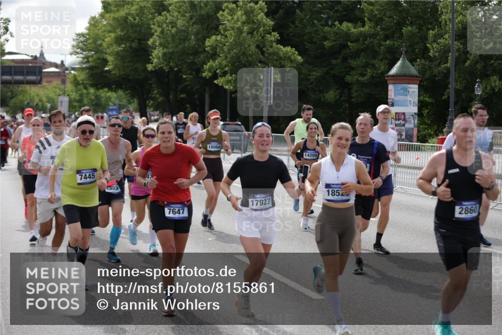 29.06.2025 - hella hamburg halbmarathon Jannik Wohlers http://msf.ph/oto/8155861 29.06.2025 10:16:58 Lombardsbrücke 1083, 1356, 1477, 2305, 2860, 3464, 3466, 3802, 3803, 4194, 4852, 5023, 5390, 6126, 6128, 6520, 6522, 7011, 7291, 7410, 7445, 7566, 7647, 7844, 7945, 8210, 8253, 8309, 8351, 8433, 8558, 8895, 9152, 9259, 10377, 10460, 10592, 11102, 12042, 12100, 12166, 14199, 14208, 14209, 14648, 14877, 14950, 15293, 15465, 16024, 16555, 16817, 17058, 17628, 17717, 17927, 18039, 18060, 18108, 18344, 18469, 18526, 18564 meine-sportfotos.de