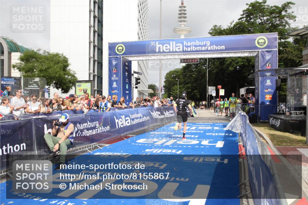 29.06.2025 - hella hamburg halbmarathon Michael Strokosch http://msf.ph/oto/8155867 29.06.2025 10:17:26 Ziel 18694 meine-sportfotos.de