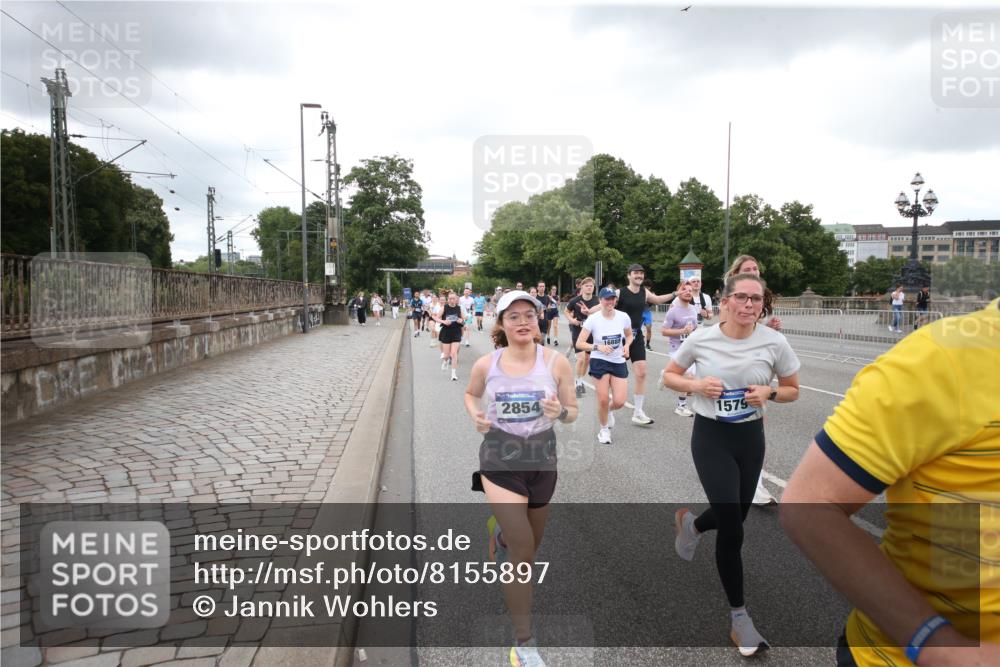 29.06.2025 - hella hamburg halbmarathon Jannik Wohlers http://msf.ph/oto/8155897 29.06.2025 10:53:49 Lombardsbrücke 1263, 1762, 1779, 1822, 2600, 2761, 3187, 3188, 3364, 3465, 3467, 4323, 4685, 4720, 4838, 5157, 5309, 5514, 5804, 5817, 5898, 6468, 6583, 6987, 6988, 7498, 7670, 7874, 7946, 8801, 8803, 8867, 9138, 9203, 10207, 11354, 11769, 11785, 11830, 12429, 12898, 12923, 13368, 13850, 14171, 14177, 14386, 14416, 14655, 14904, 15318, 15791, 16117, 16628, 16691, 16839, 16888, 17487, 17622, 18093, 18431, 18904 meine-sportfotos.de