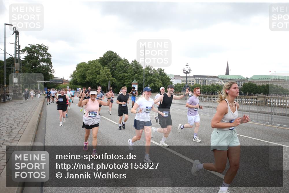 29.06.2025 - hella hamburg halbmarathon Jannik Wohlers http://msf.ph/oto/8155927 29.06.2025 10:53:50 Lombardsbrücke 1263, 1762, 1779, 1822, 2600, 2761, 3187, 3188, 3364, 3465, 3467, 4323, 4685, 4720, 4838, 5157, 5309, 5514, 5804, 5817, 6468, 6583, 6987, 6988, 7498, 7670, 7874, 7946, 8801, 8803, 8867, 9138, 9203, 10207, 11354, 11769, 11785, 11830, 12429, 12898, 12923, 13850, 14171, 14177, 14386, 14416, 14655, 14904, 15318, 15791, 16117, 16522, 16628, 16691, 16839, 16888, 17487, 17622, 18093, 18431, 18904 meine-sportfotos.de